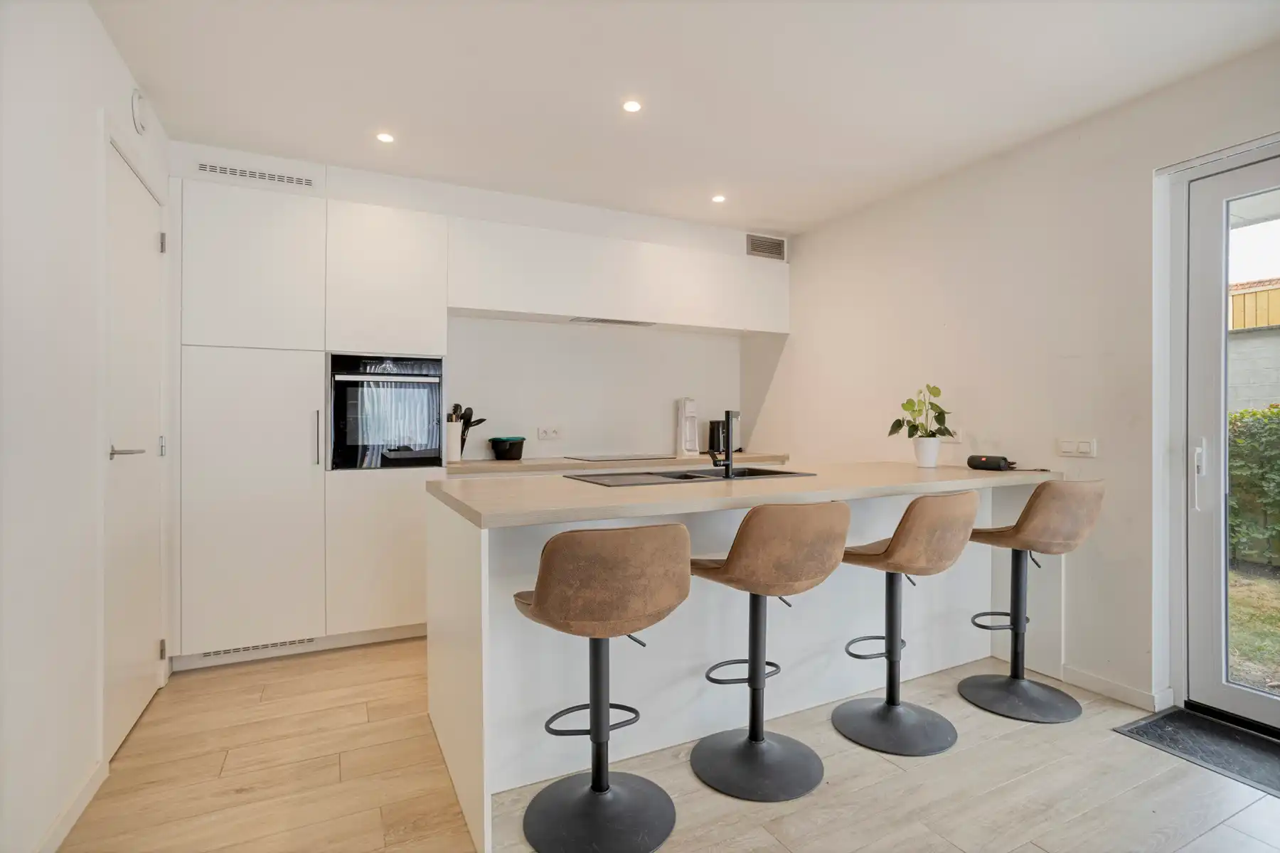 Prachtig gelijkvloers BEN-appartement met terras en parking foto 8