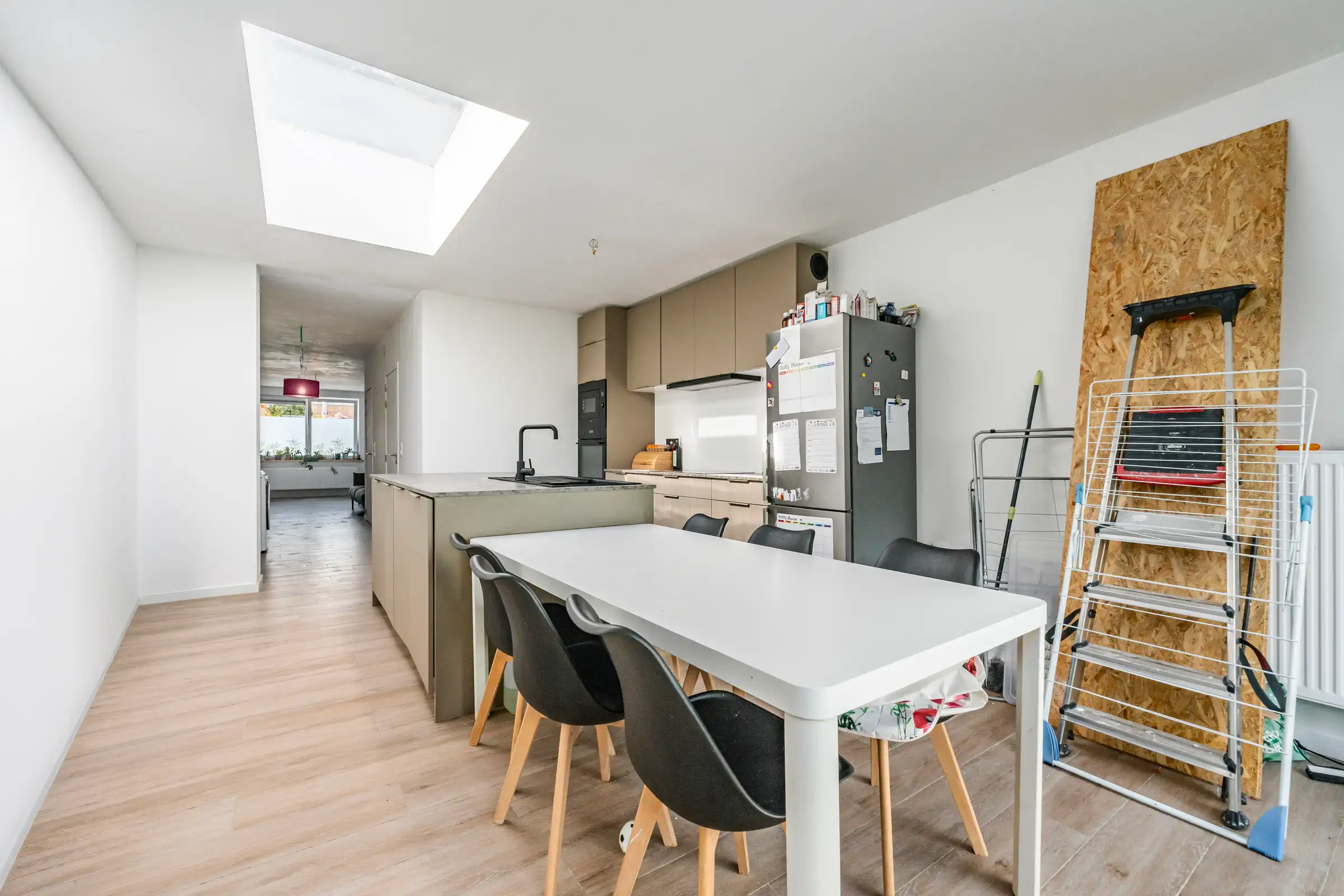 Gezinswoning met 5 slaapkamers met diepe tuin foto 5