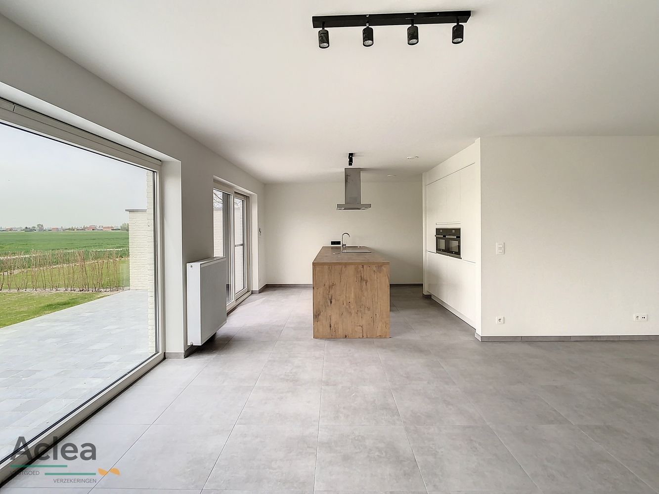 Prachtige nieuwbouw koppelwoning met 4 slpks foto 3