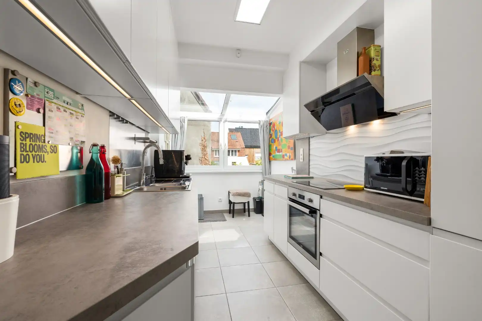 Lichtrijk en instapklaar appartement te Mariakerke met gunstig EPC-label B! foto 3