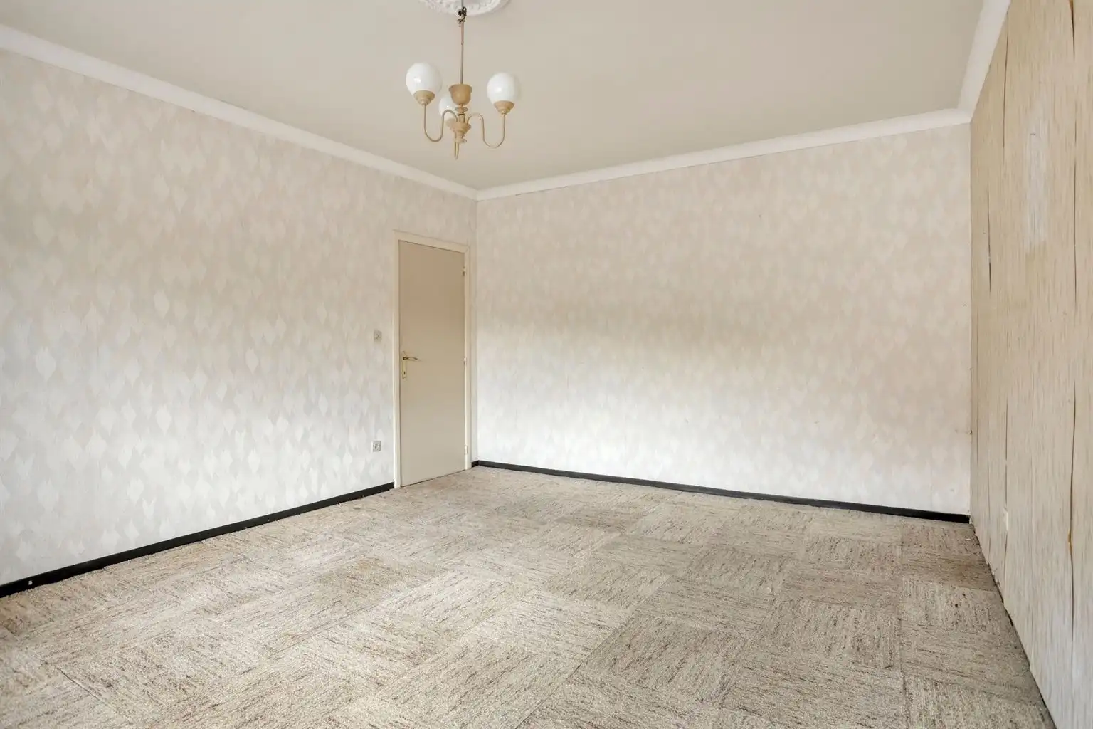 Charmante, gelijkvloerse woning met 3 slaapkamers, vrijstaande garage en uitzonderlijk ruime, zuidgerichte tuin op een prachtig perceel van 21a38ca in Oudsbergen. foto 13