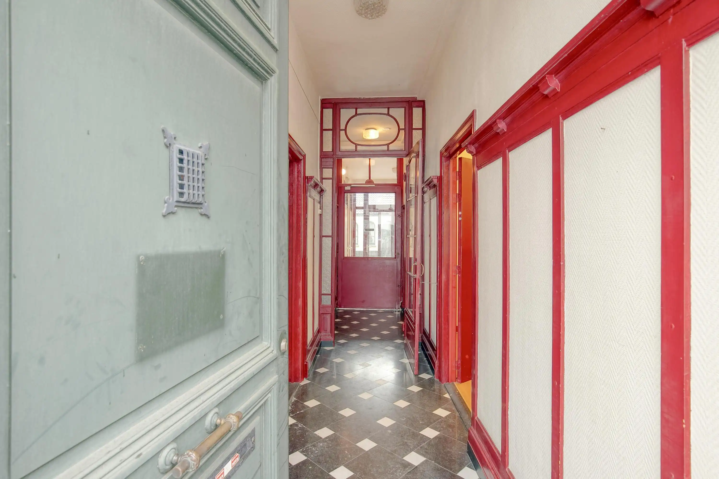Karaktervol herenhuis te koop in stadscentrum van Brugge  foto 2