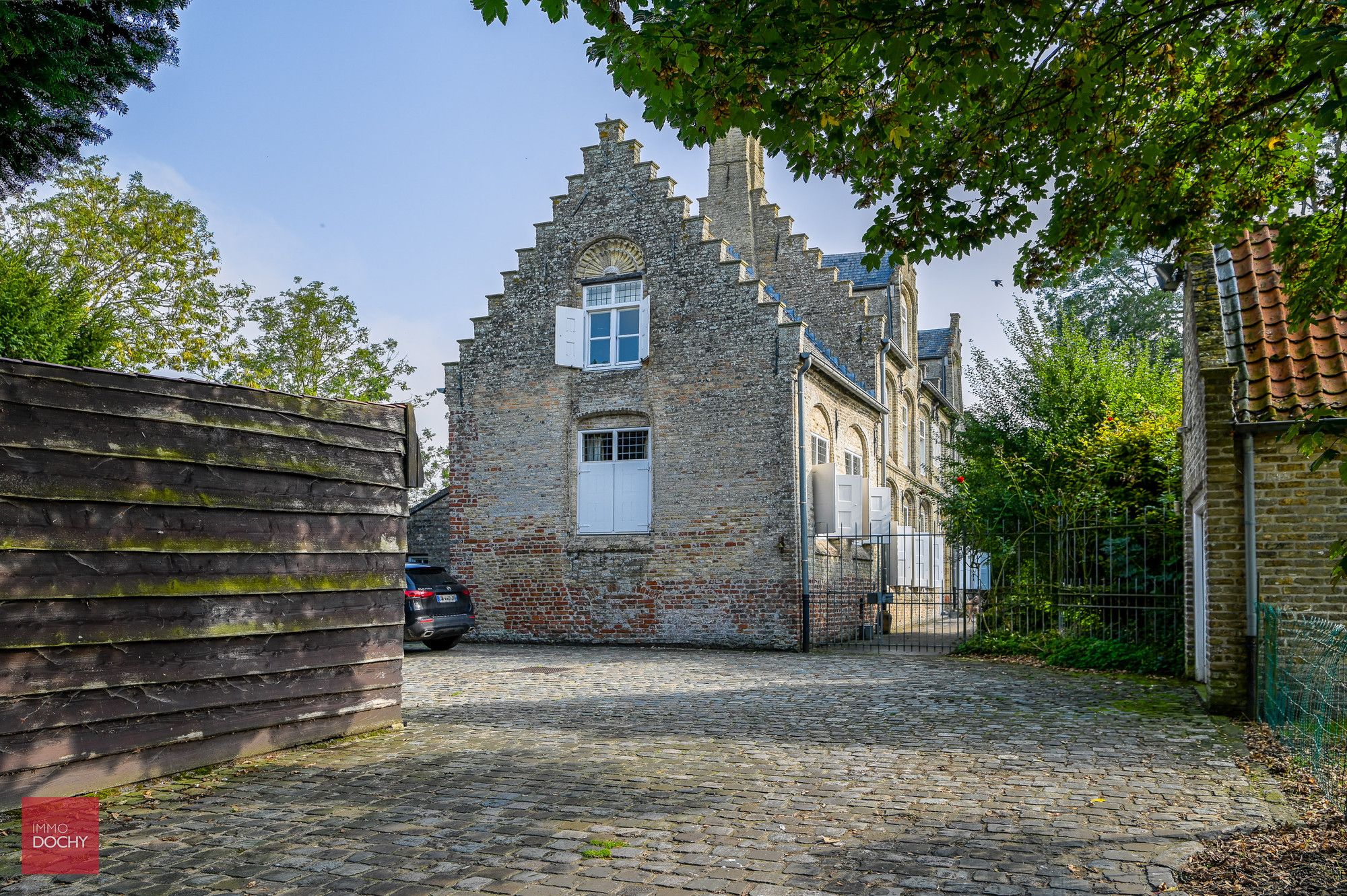 Zeer rustig gelegen, volledig gerestaureerd landhuis (voormalige pastorij) te Houtem foto 10