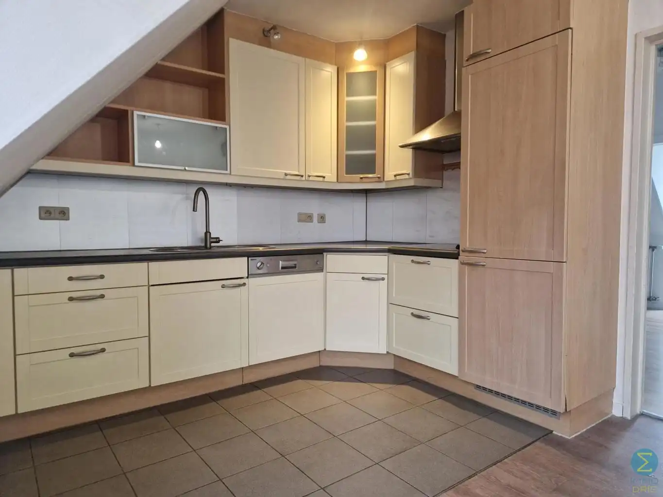 Dakappartement met 1 slpk + extra zolderruimte in Arendonk foto 3