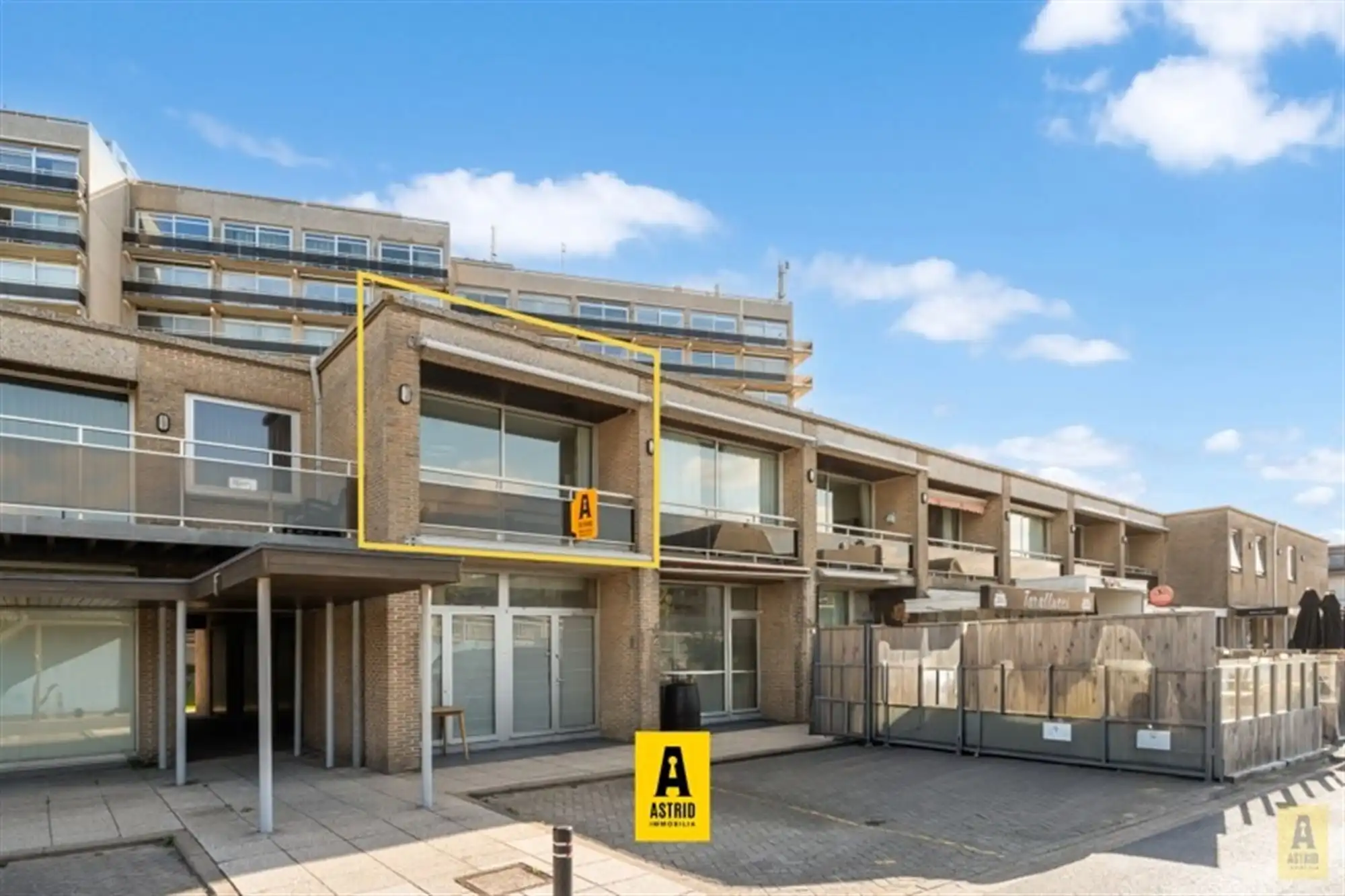 Perfect instapklaar appartement met zonneterras aan zee! foto {{pictureIndex}}