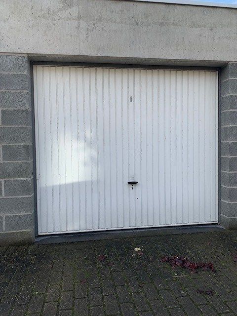 Gesloten garagebox op gelijkvloers, met elektriciteit en verlichting foto 10