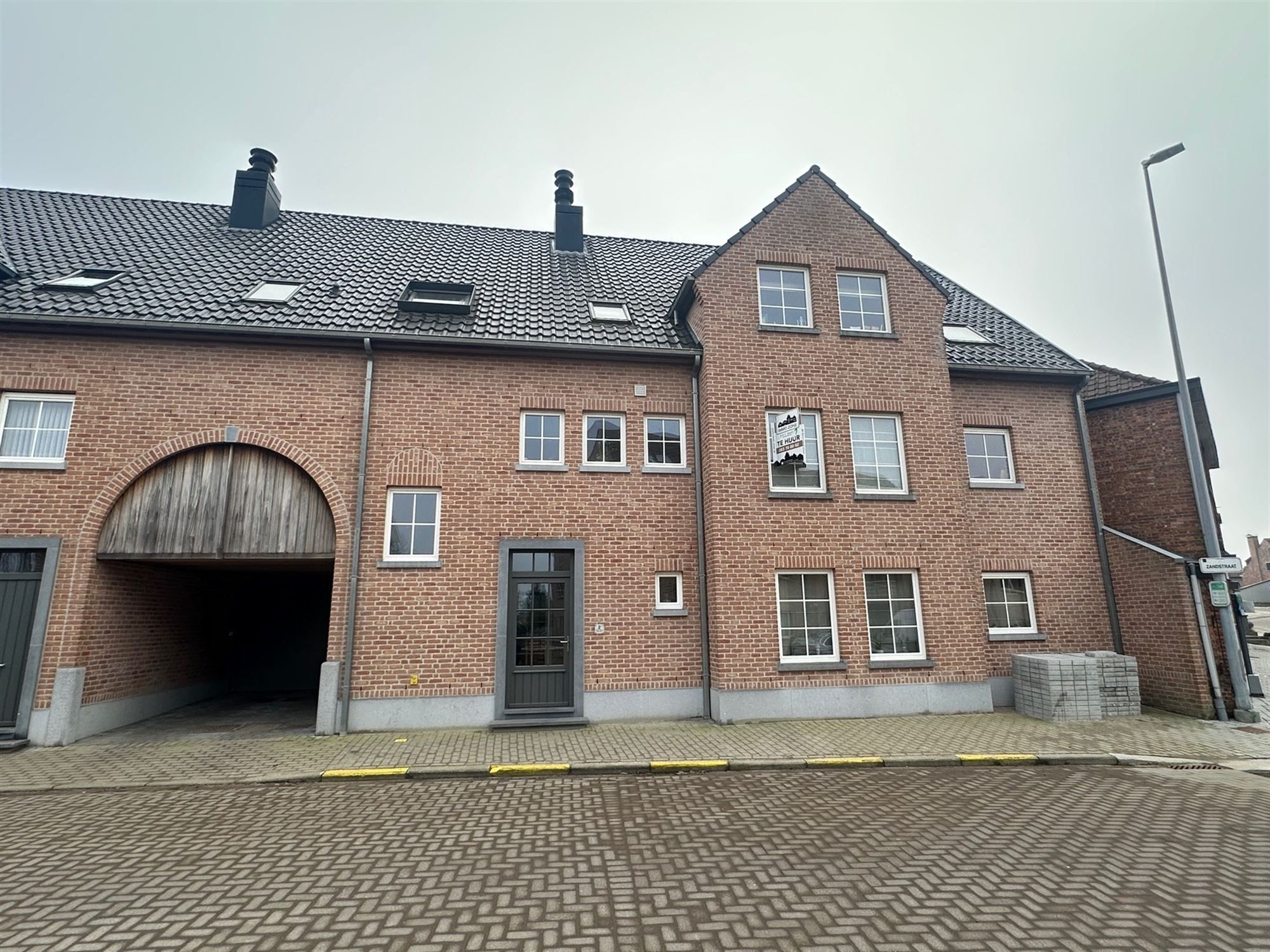 Prachtig recent appartement met garage en autostaanplaats. foto {{pictureIndex}}