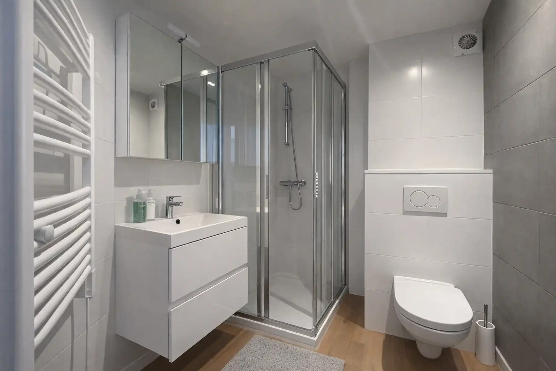 Uiterst ruime studentenkamer privatief sanitair foto 5