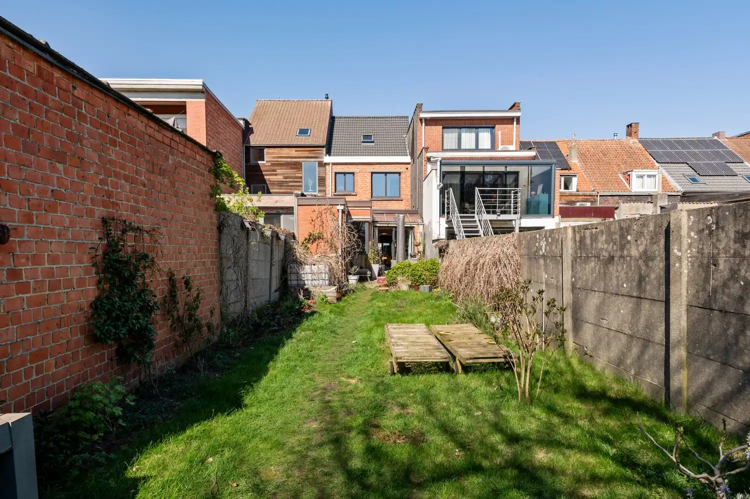 Instapklare gezinswoning met 3 slaapkamers en tuin in Wijnegem foto 16