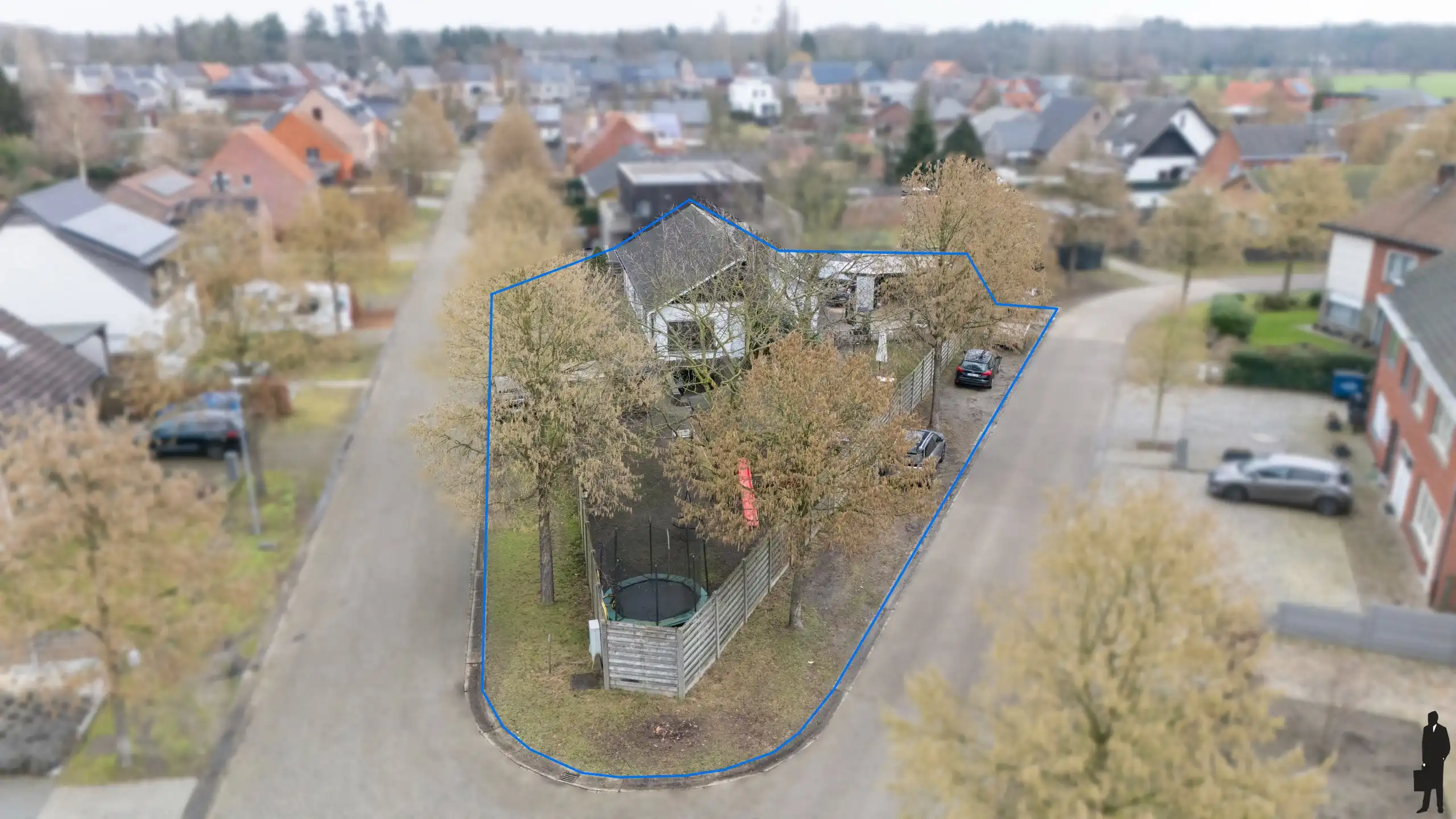 Laagbouwwoning met kelder op hoekperceel van 834m² foto 18