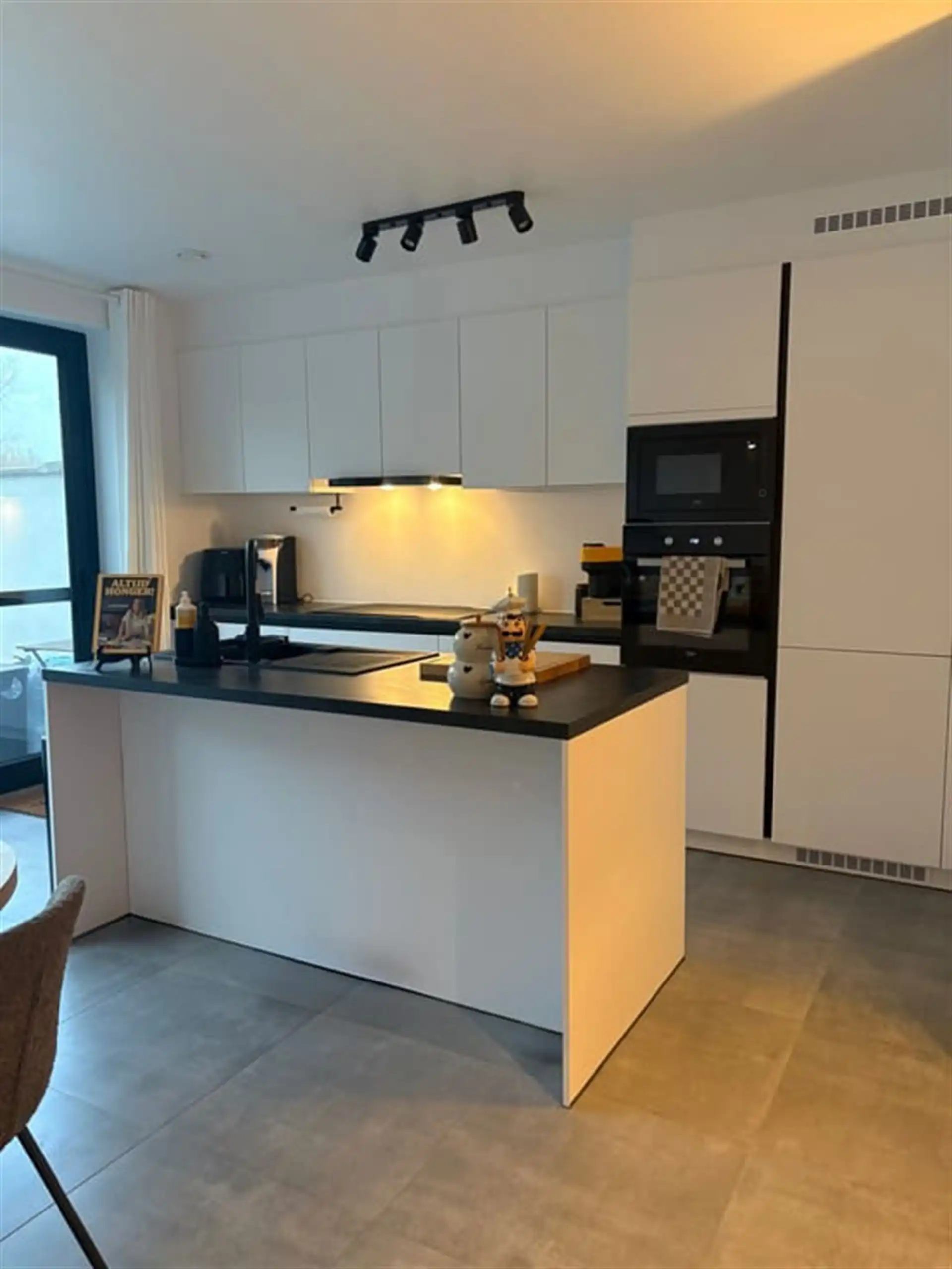 energiezuinig appartement met terras en mogelijkheid tot aankoop autostaanplaats foto {{pictureIndex}}