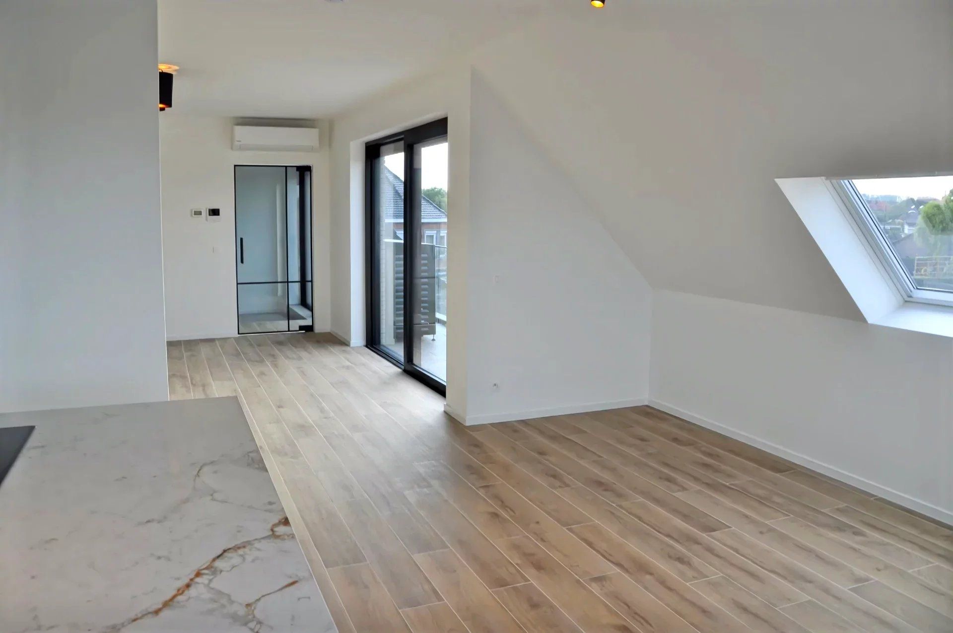 EXCLUSIEF EN KWALITATIEF NIEUWBOUWAPPARTEMENT VAN 163 M² MET 3 SLPK'S, 2 BADK'S EN RIANTE TERRASSEN IN MUNSTERBILZEN foto 9