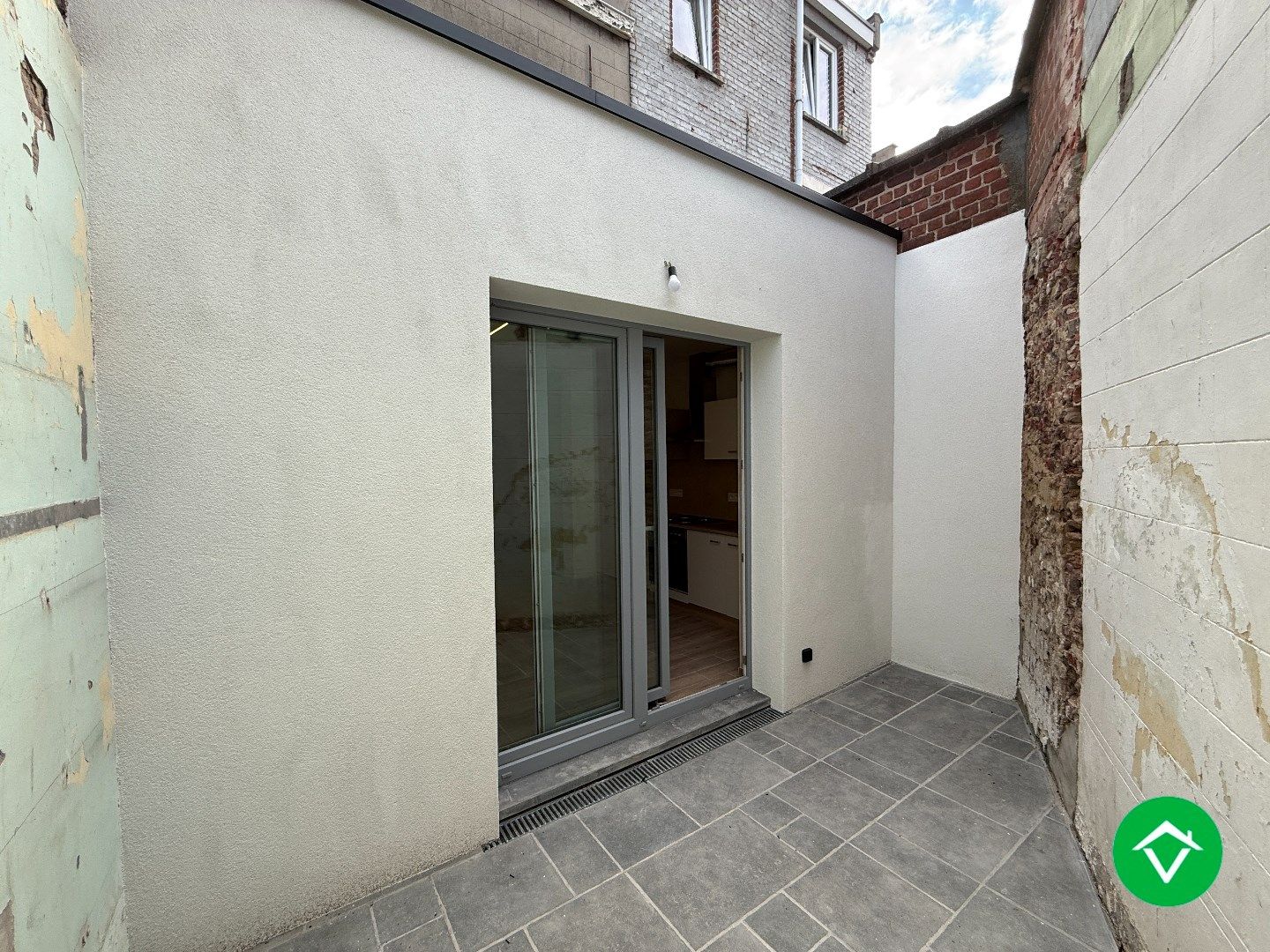 Gerenoveerde woning twee slaapkamers en koer in centrum Roeselare  foto 9