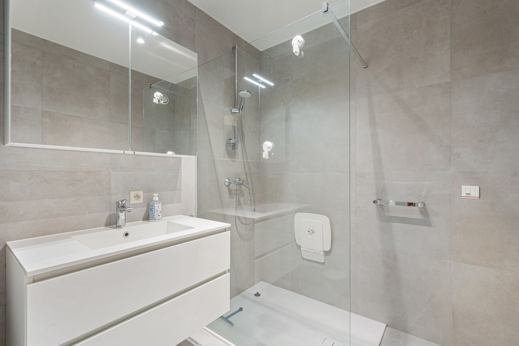 Gerenoveerde serviceflat in residentie Mayflower! foto 7