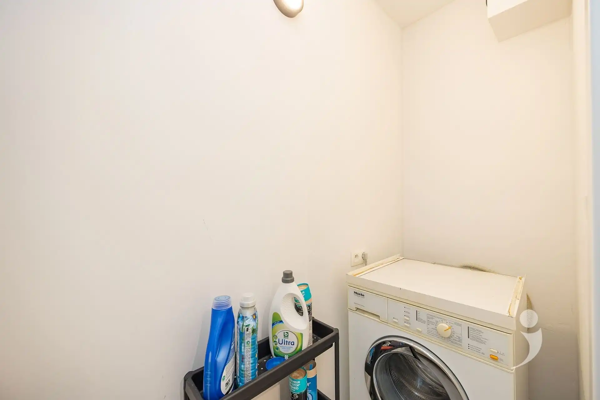 Gerenoveerd appartement met 2 slaapkamers, garagebox en staanplaats foto 20