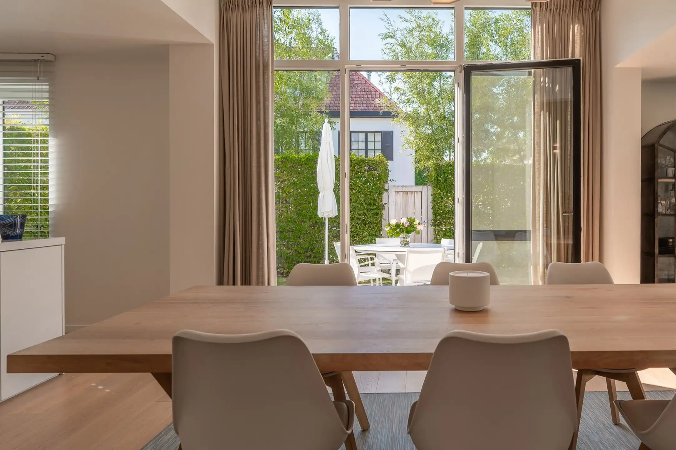 Prachtige, lichtrijke woning vlakbij het pittoreske Oosthoekplein in het Zoute op wandelafstand van de zee en het Zwin. foto 5