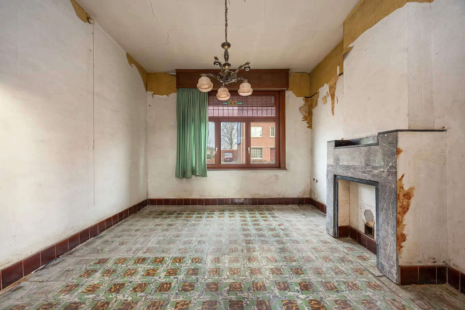 Te renoveren halfopen bebouwing met 3 slaapkamers in het centrum van Merksplas.  foto 3