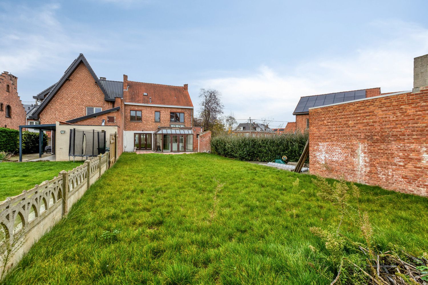 ZEER CHARMANTE WONING MET 4 SLAAPKAMERS, TUIN EN GARAGE TE DIEST! foto 14