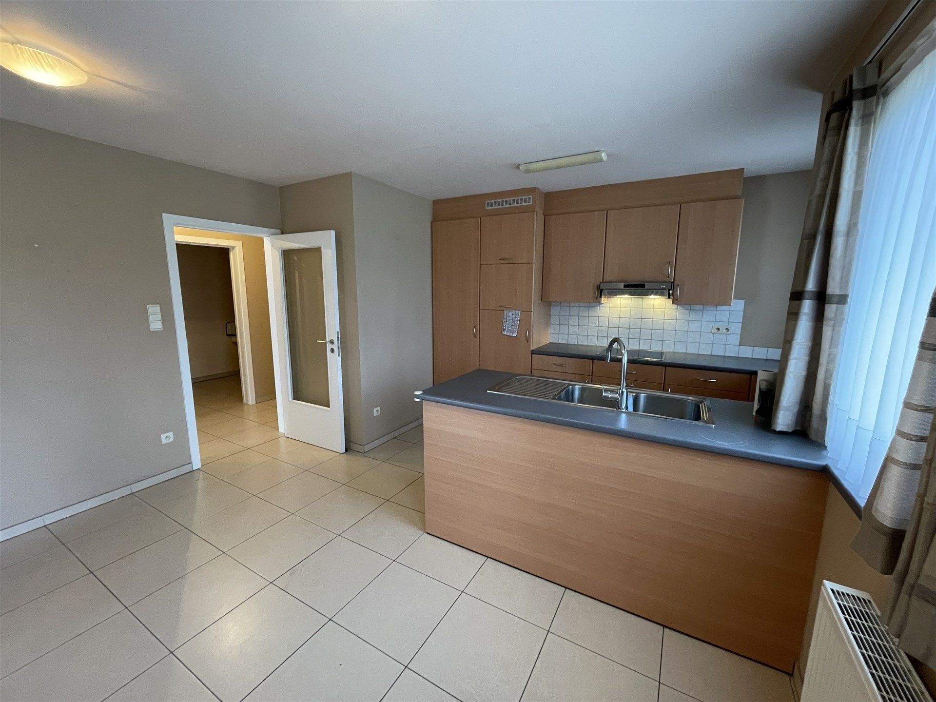 Zeer mooi gelegen ruim villa appartement met garage achteraan in de tuin. foto 9