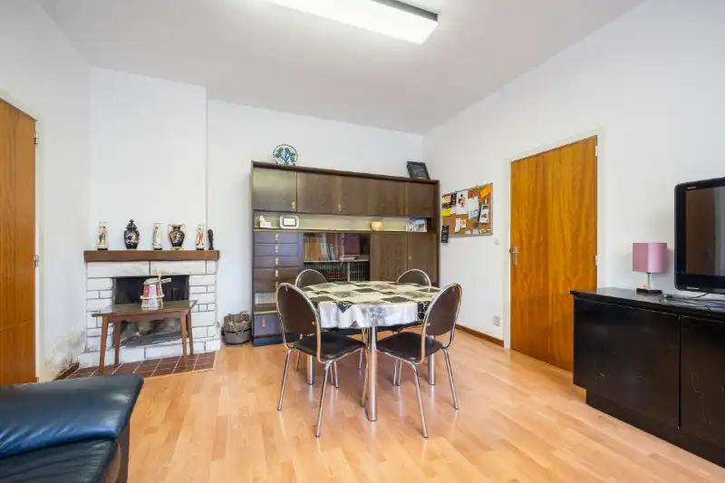 Gelijkvloers appartement met handelsruimte en parking nabij centrum Roeselare foto 7