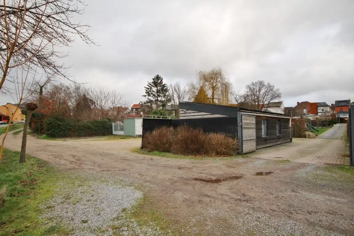 Zeer ruime woning net buiten het stadscentrum! foto 48