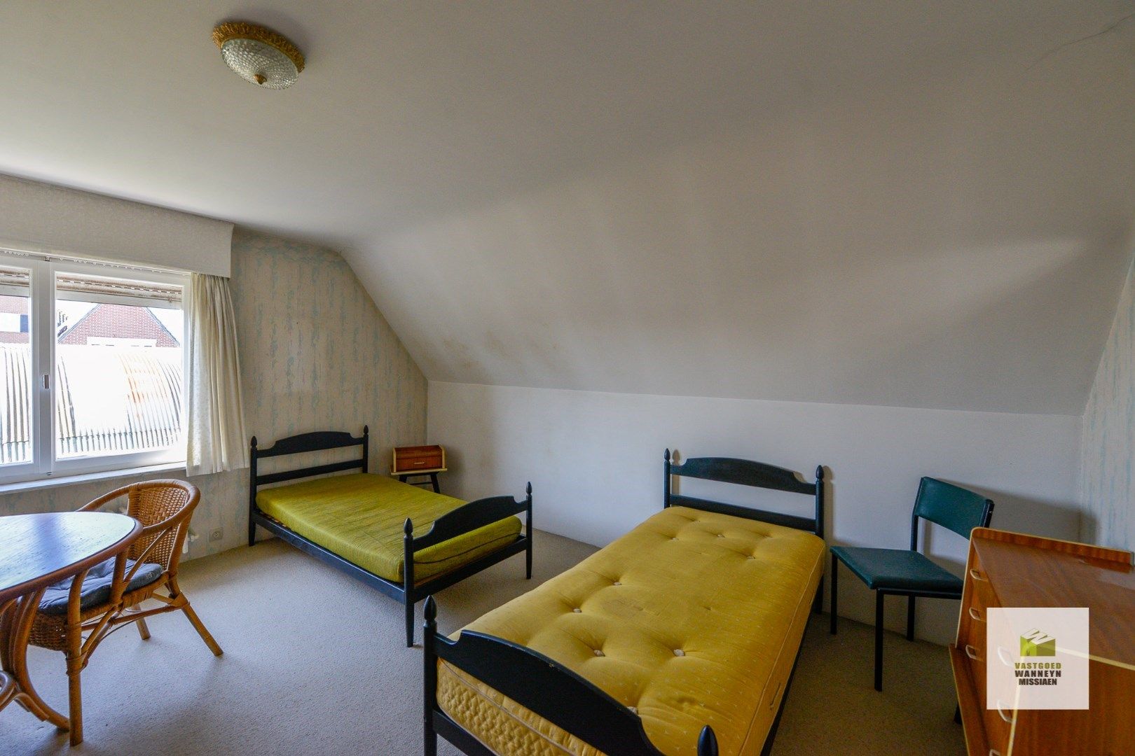 Ruime te renoveren villa met 4 slaapkamers en loods op 1696m2 te centrum Wingene foto 21