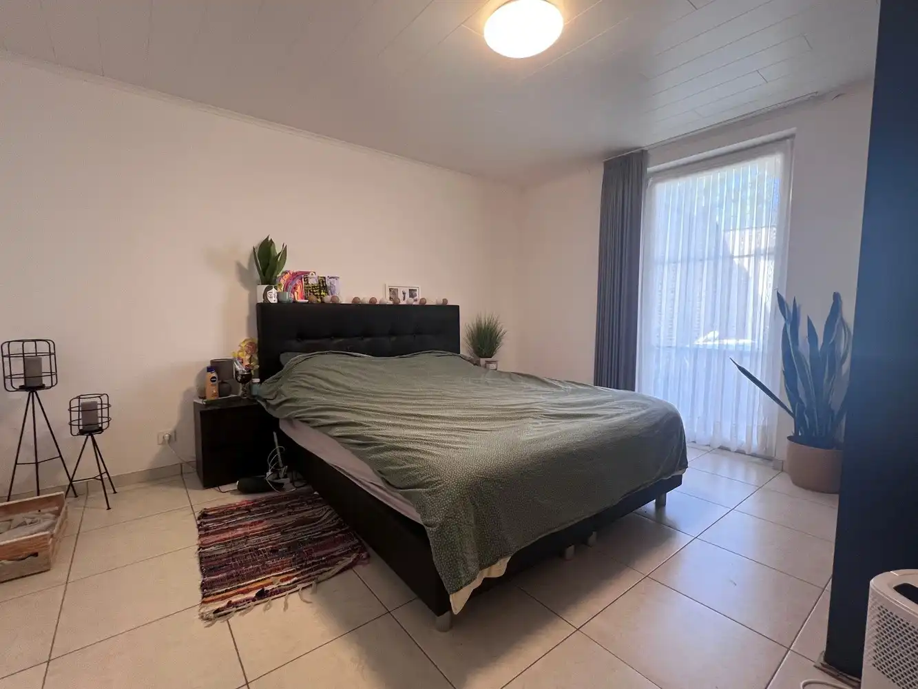Ruim appartement met 2 slaapkamers, zonnig terras en garage in hartje Zwevezele / Hille foto 5