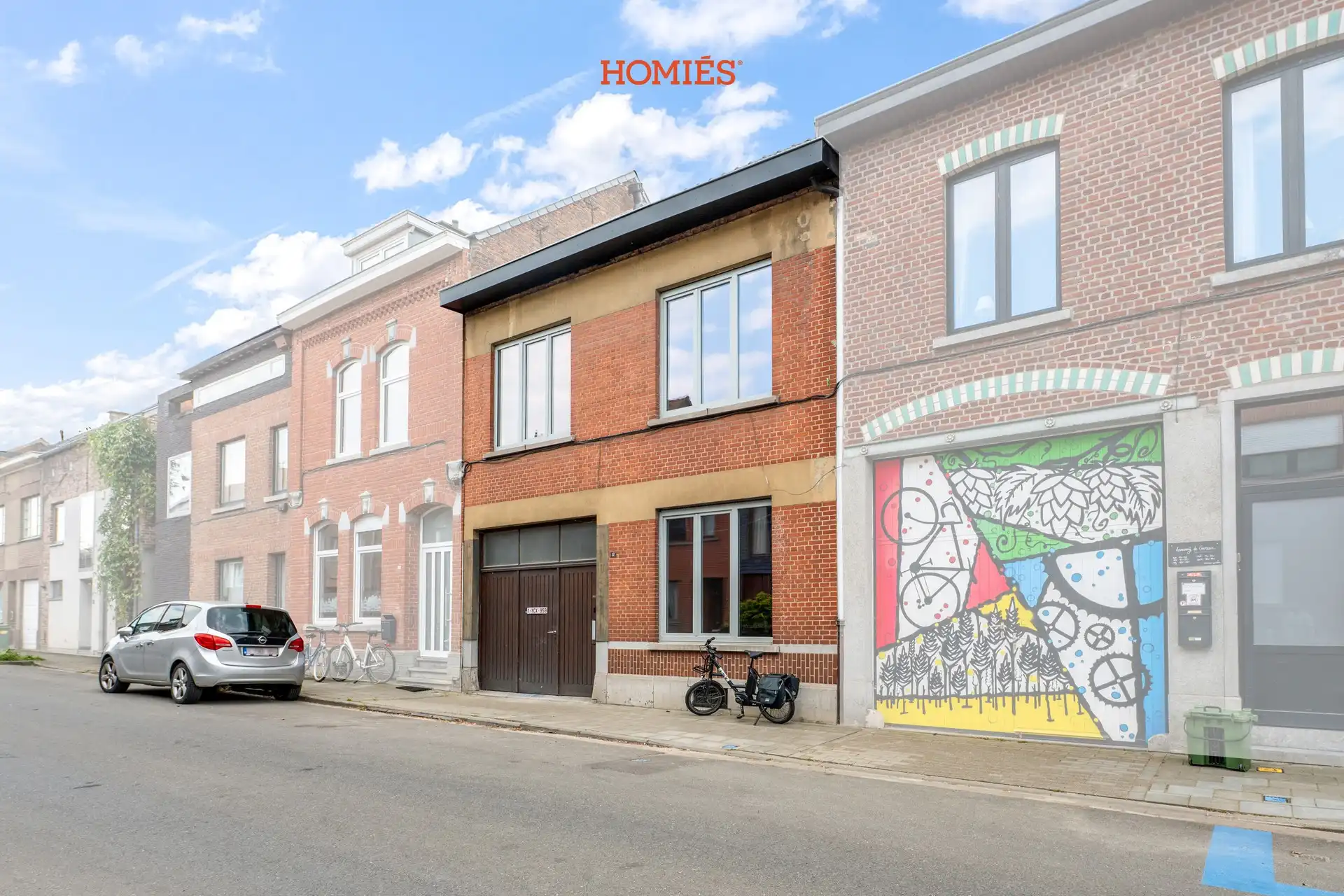 Karaktervolle deels gerenoveerde woning met schuur en tuin foto 2
