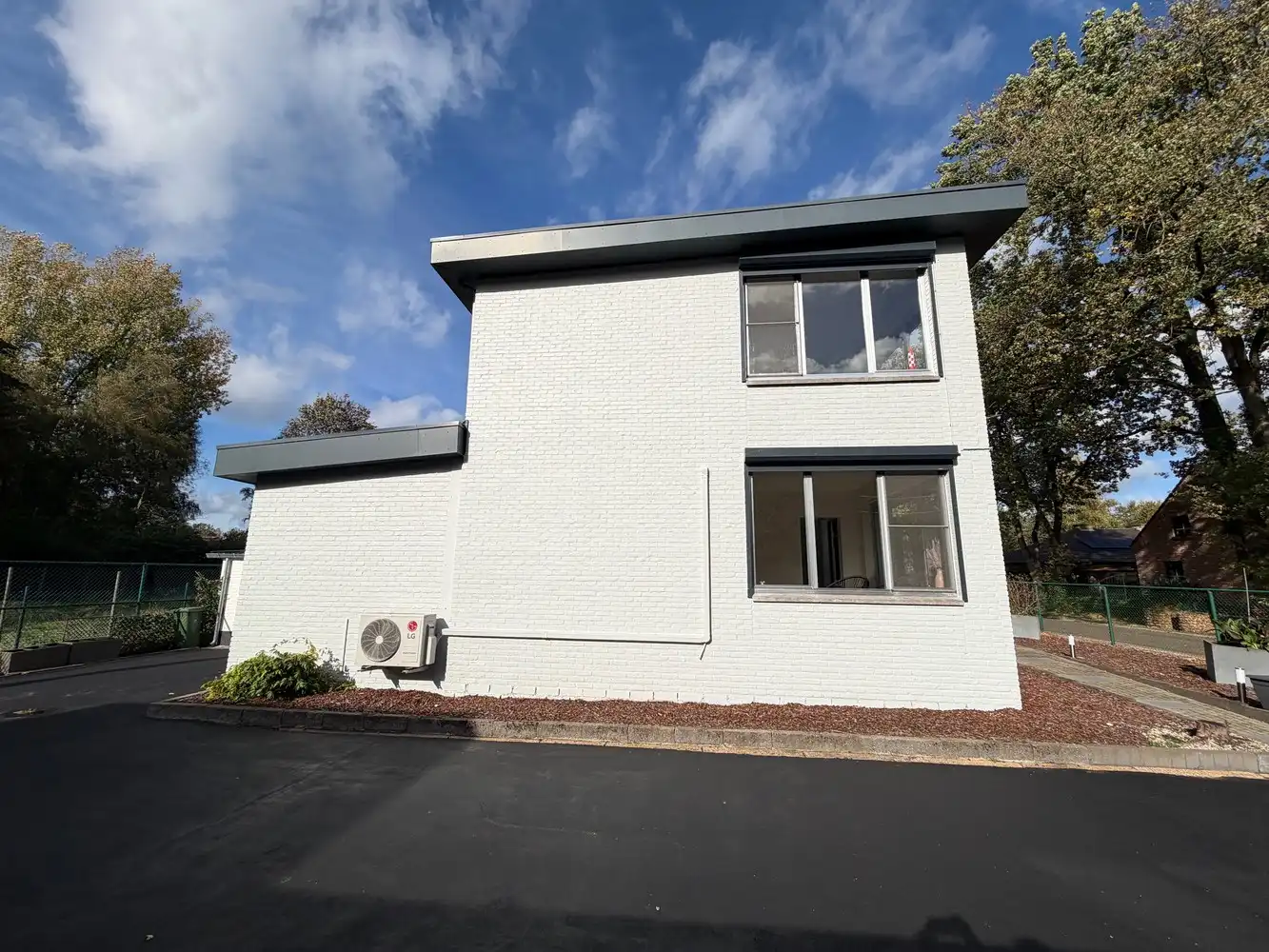 Genk, Heiweier 22: Instapklare gezinswoning met 3 slaapkamers op een uitstekende locatie nabij natuurgebied De Maten. foto 3