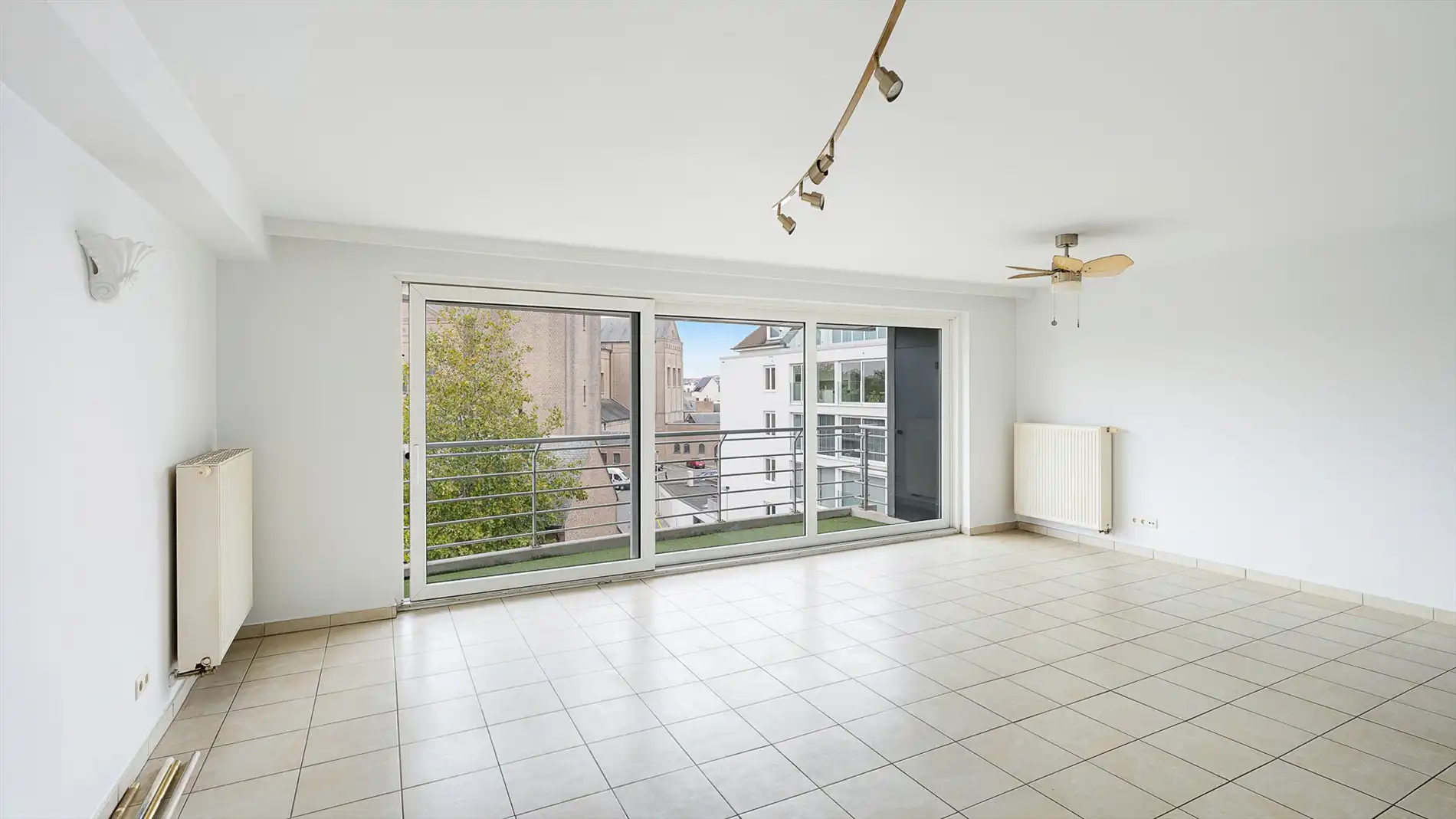 Ruim, breed appartement (105m²) te koop foto 8