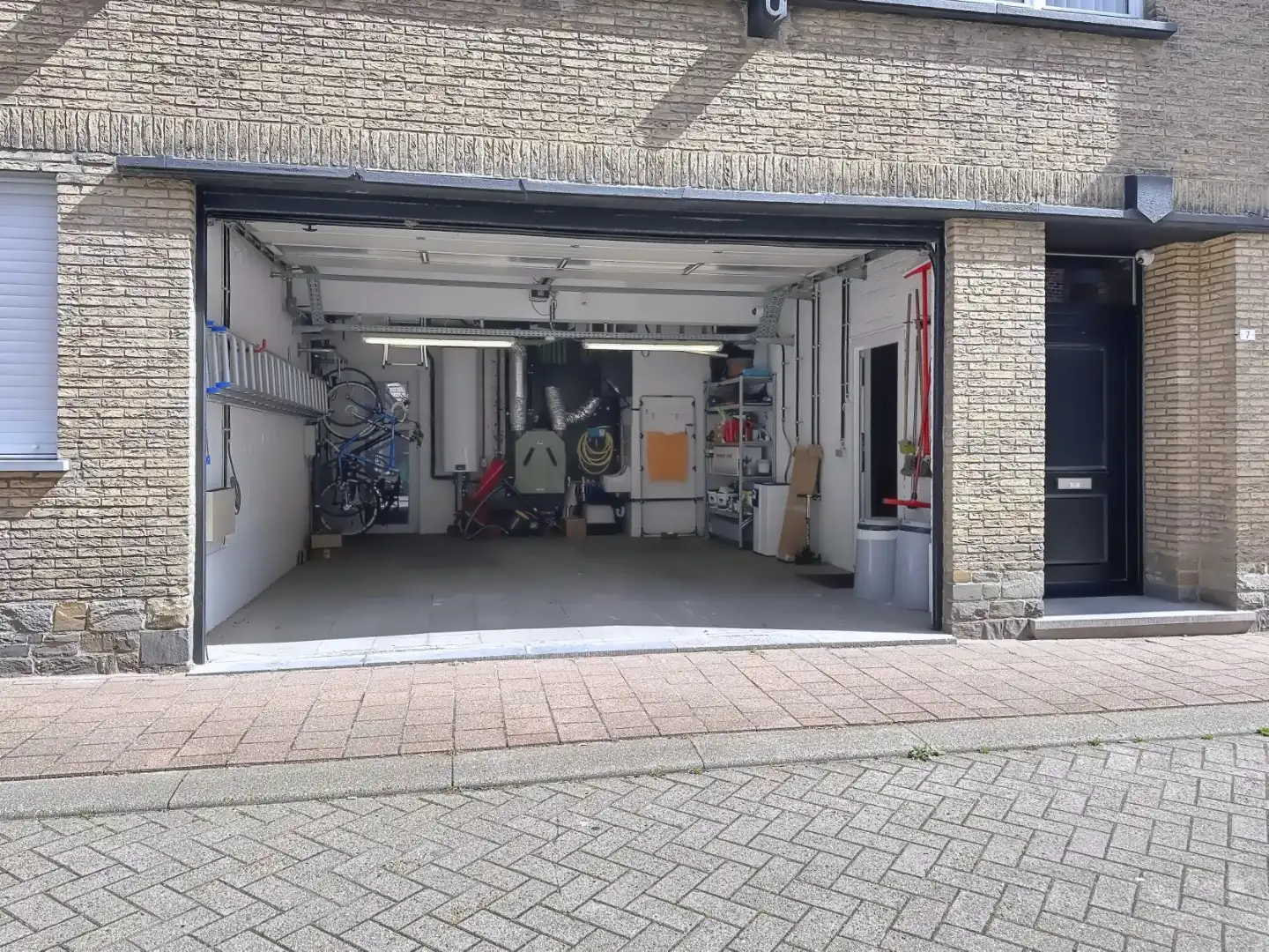Ruime en centraal gelegen woning met dubbele garage foto 24
