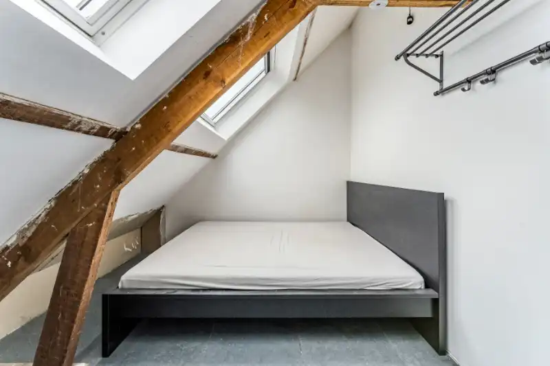 Ruime gezinswoning met 7 slaapkamers foto 12