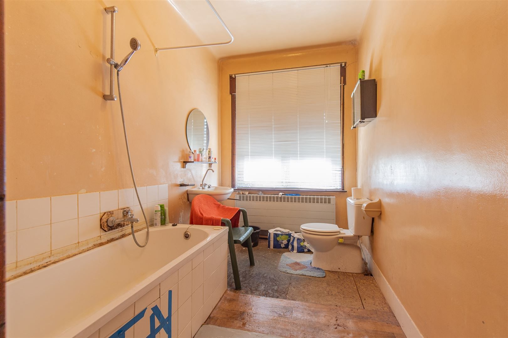 Renovatiewoning op goede locatie  foto 7