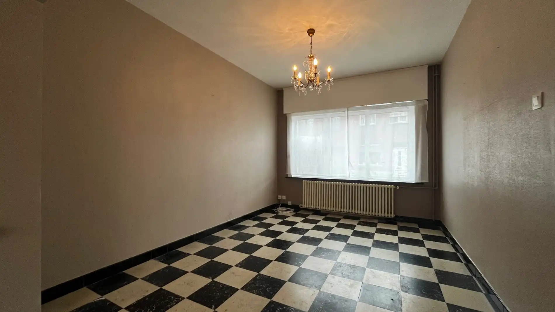 Grote woning met mogelijks vier kamers, garage en ruime tuin foto 4