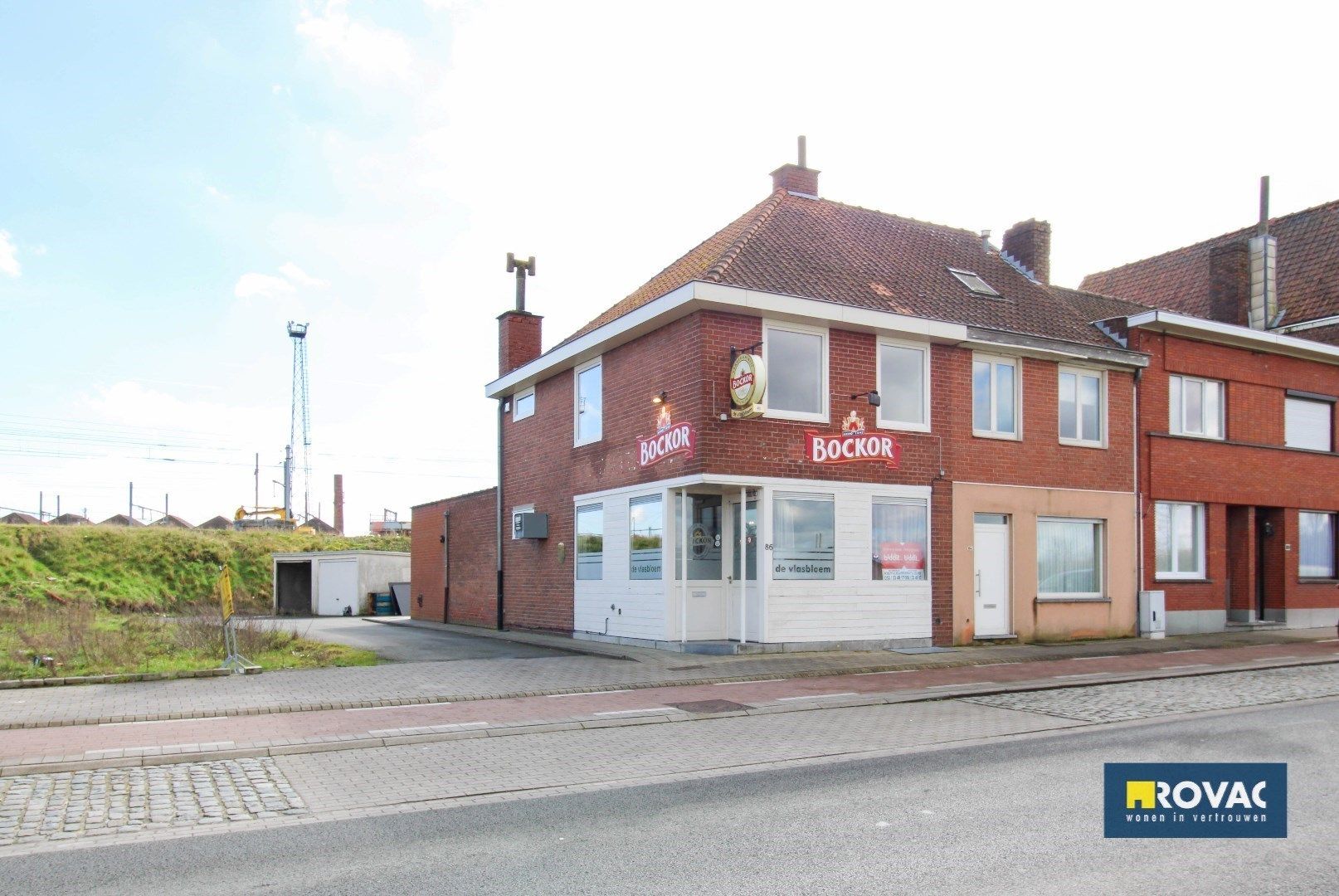 Hoofdfoto van de publicatie: Handelspand met woonst met 3 kamers en garage