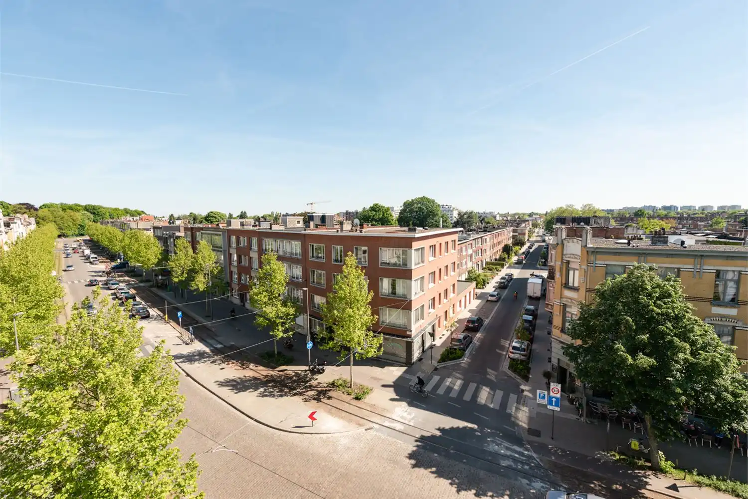 Ruim en lichtrijk art-decoappartement met terras, vlakbij Te Boelaerpark – Berchem foto 7