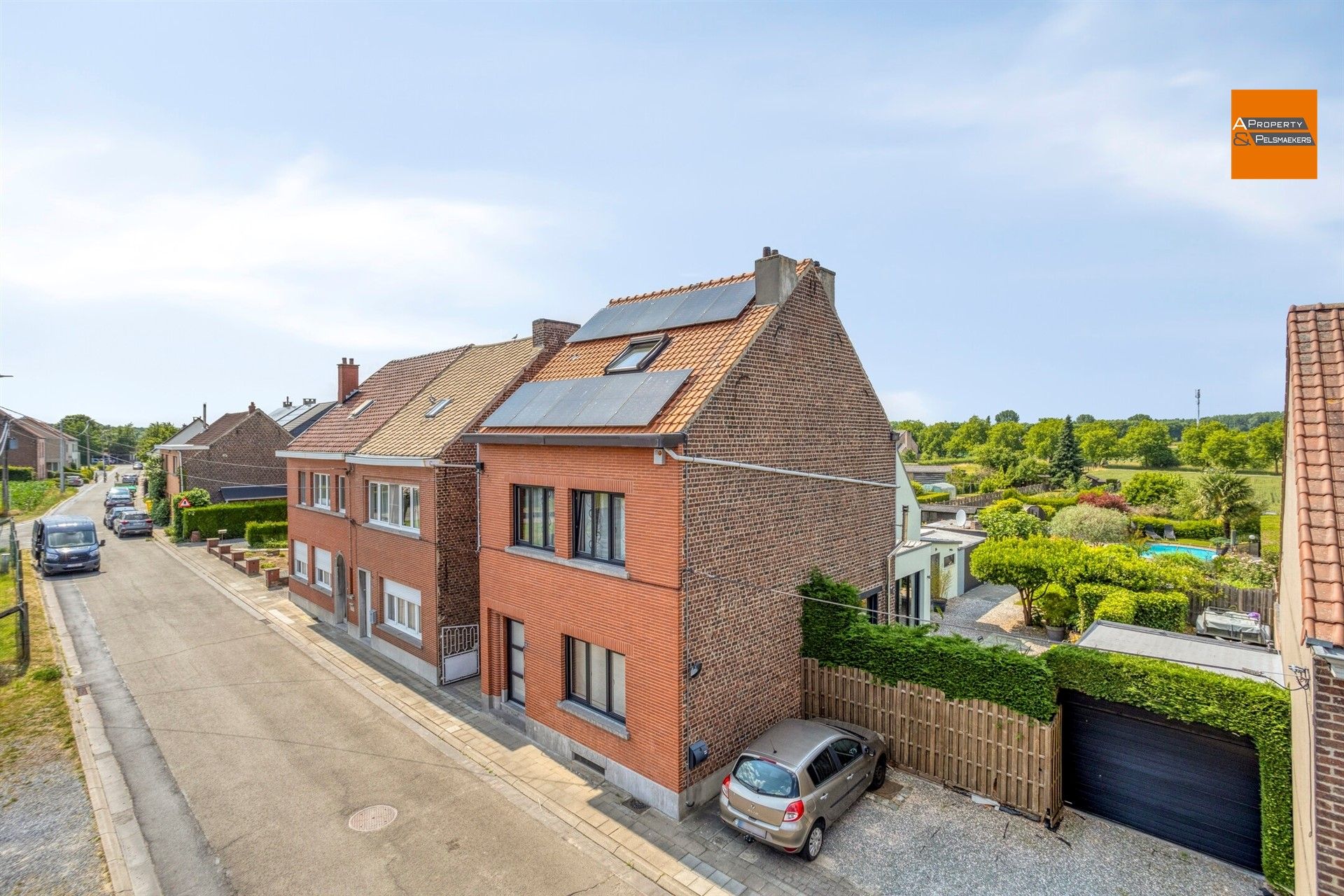 Woning 4 slpk met grote tuin en uitbreidingsmogeliijkheden foto {{pictureIndex}}