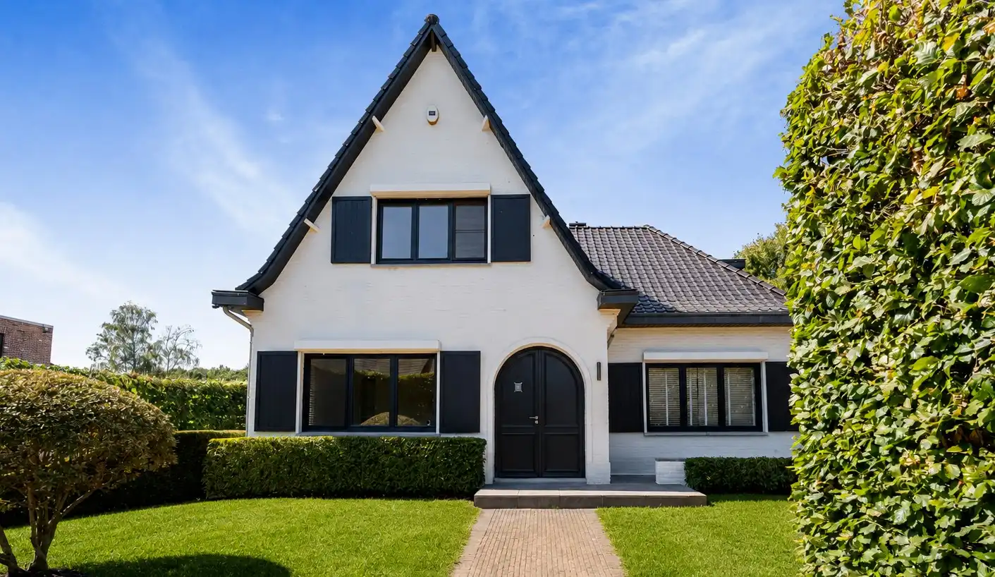 Exclusief wonen met zwembad, bijgebouw en uitzonderlijk veel ruimte foto 3