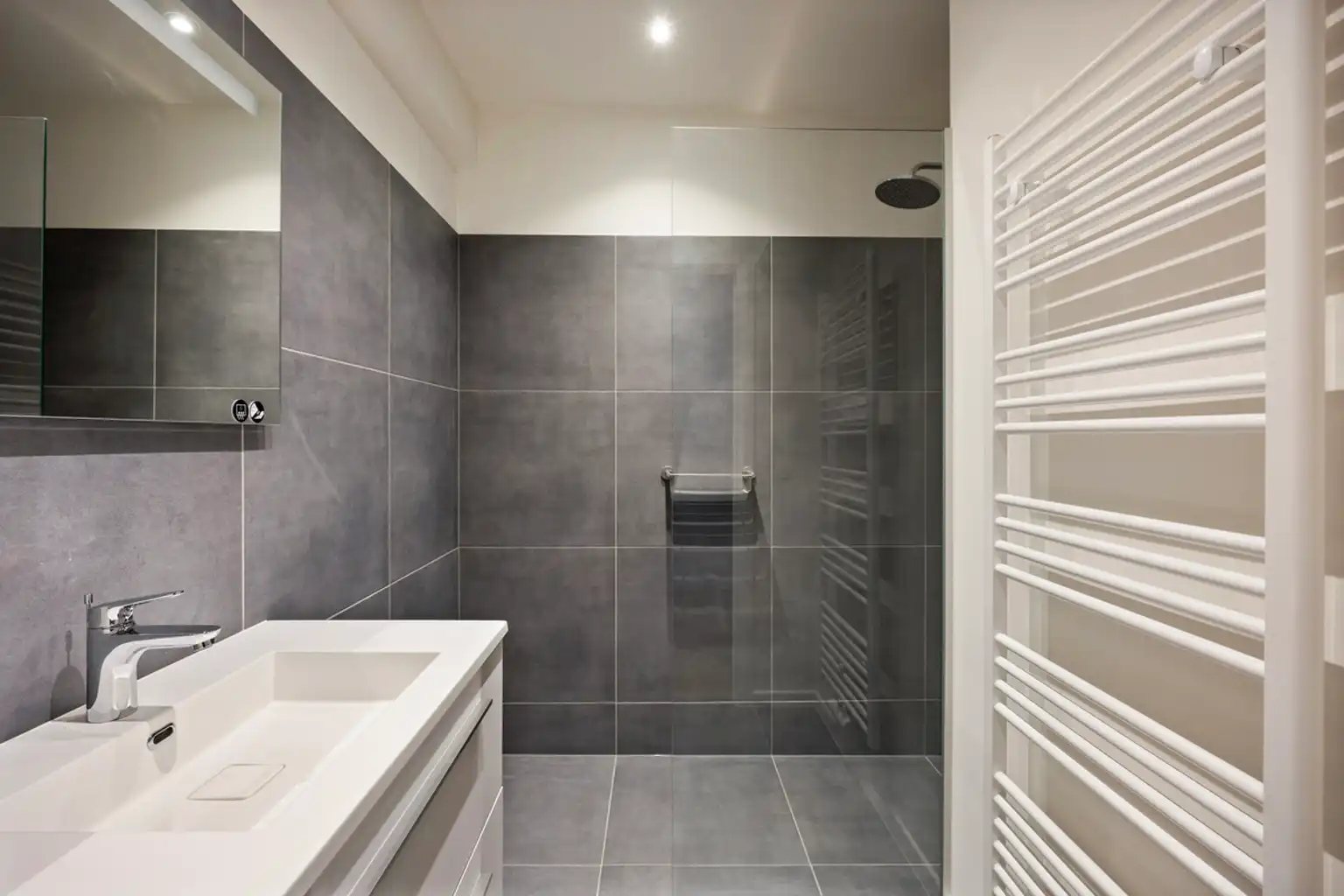 Volledig gerenoveerde gelijkvloerse éénslaapkamerappartement foto 7