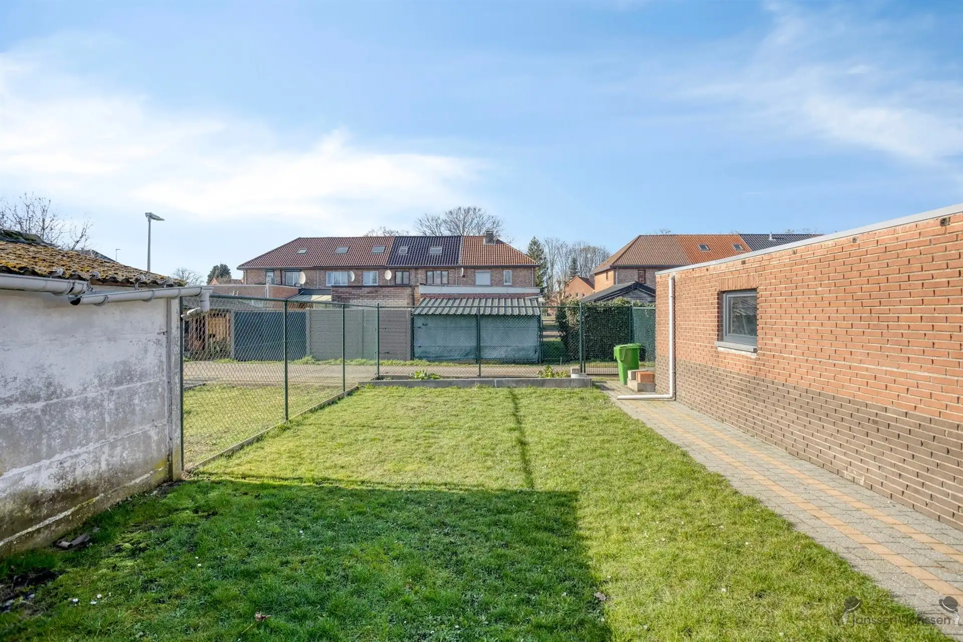 Volledig gerenoveerde HOB op topligging aan rustig pleintje te Genk foto 23