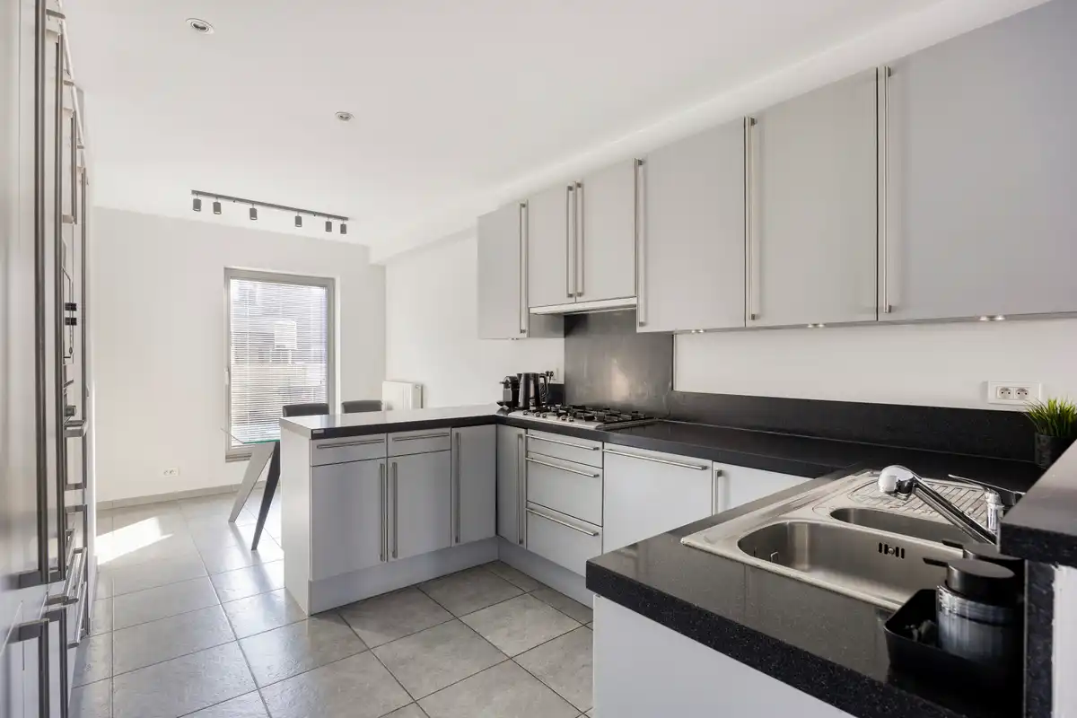 Trendy woning met dubbele garage foto 4