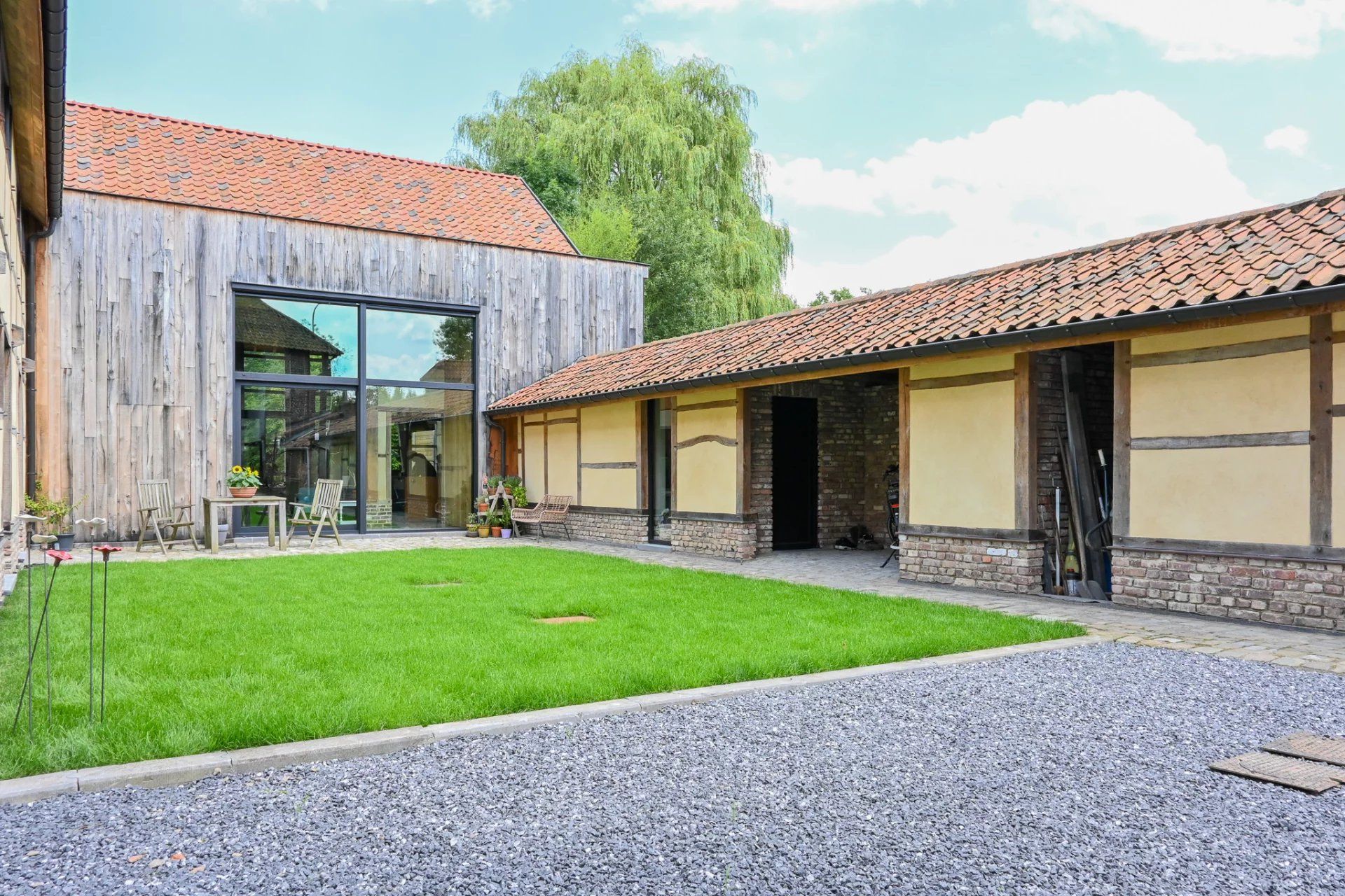 Beschermd erfgoed te koop : Hoeve 'In de klok' te Wimmertingen foto 2