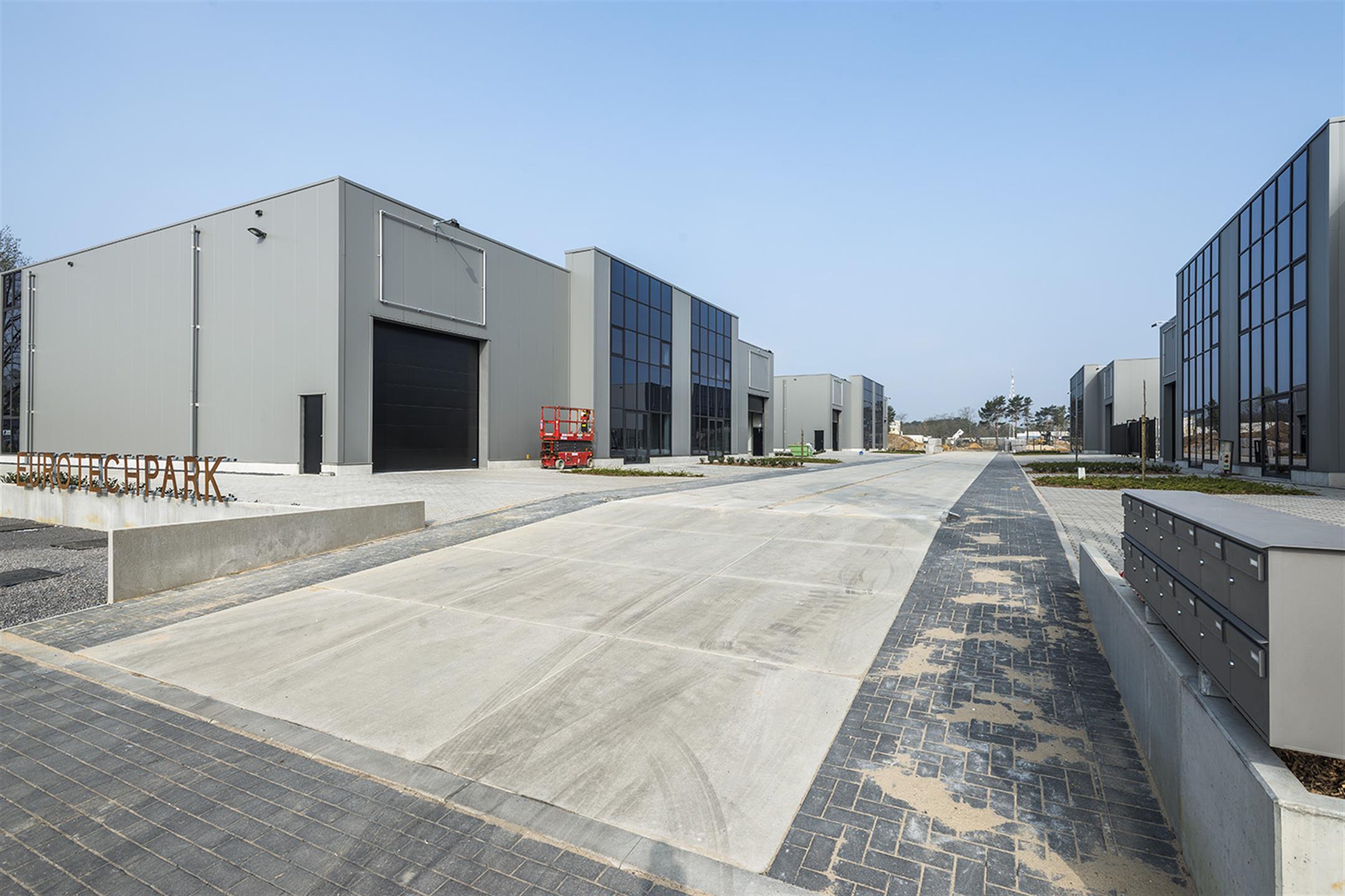 RECENTE KMO-UNIT VAN 385M²  foto 13