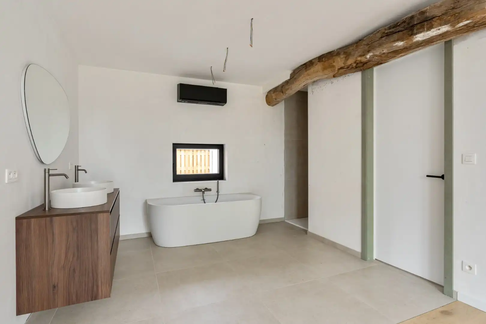 Exclusieve woning in volledig heropgebouwde hoeve op een perceel van 4a60ca!  foto 16