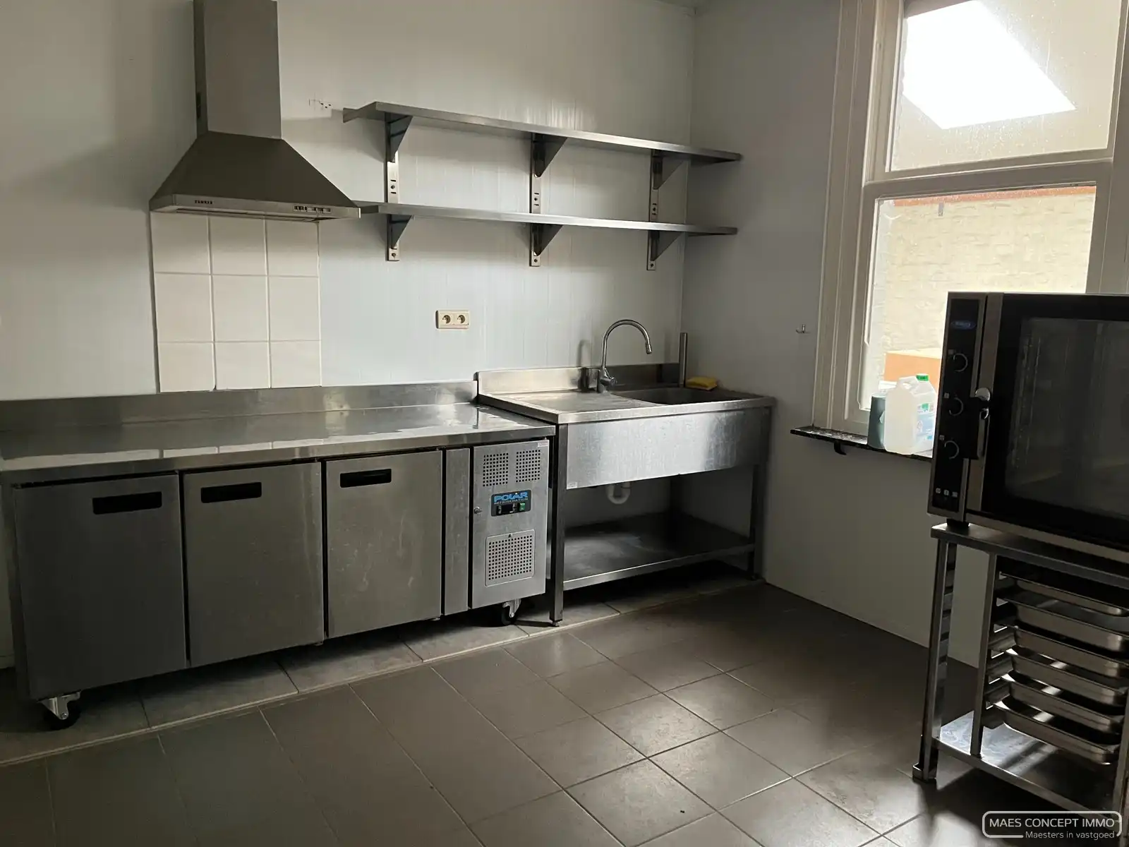 Centraal gelegen handelspand te huur in Anzegem langs drukke invalsweg foto 9