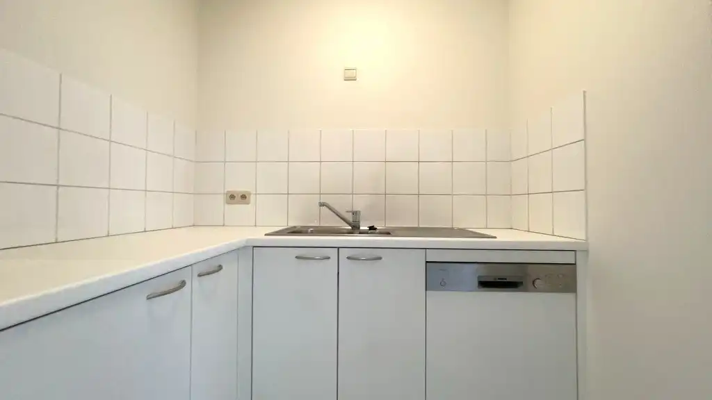 Commercieel gelijkvloers kantoor te koop nabij Singel te Berchem foto 6