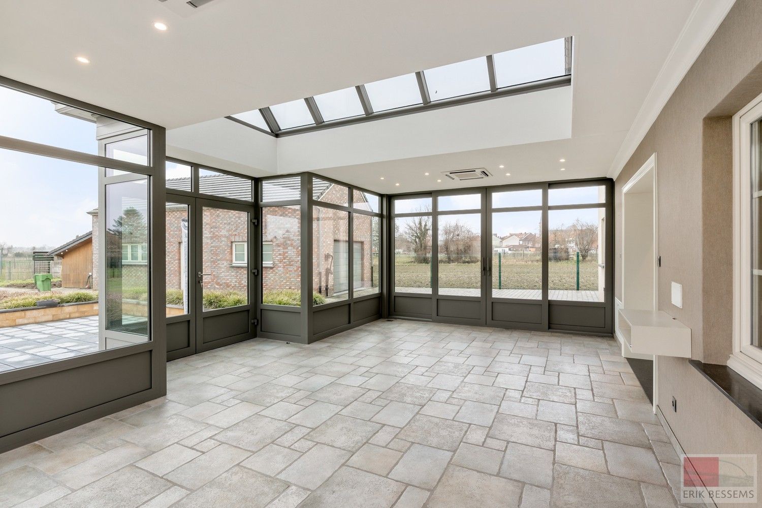 Deze ruime landelijk gelegen woning, met een woonoppervlakte van circa 287 m² en gelegen op een perceel van 3969 m², is voorzien van alle moderne comfort. foto 9
