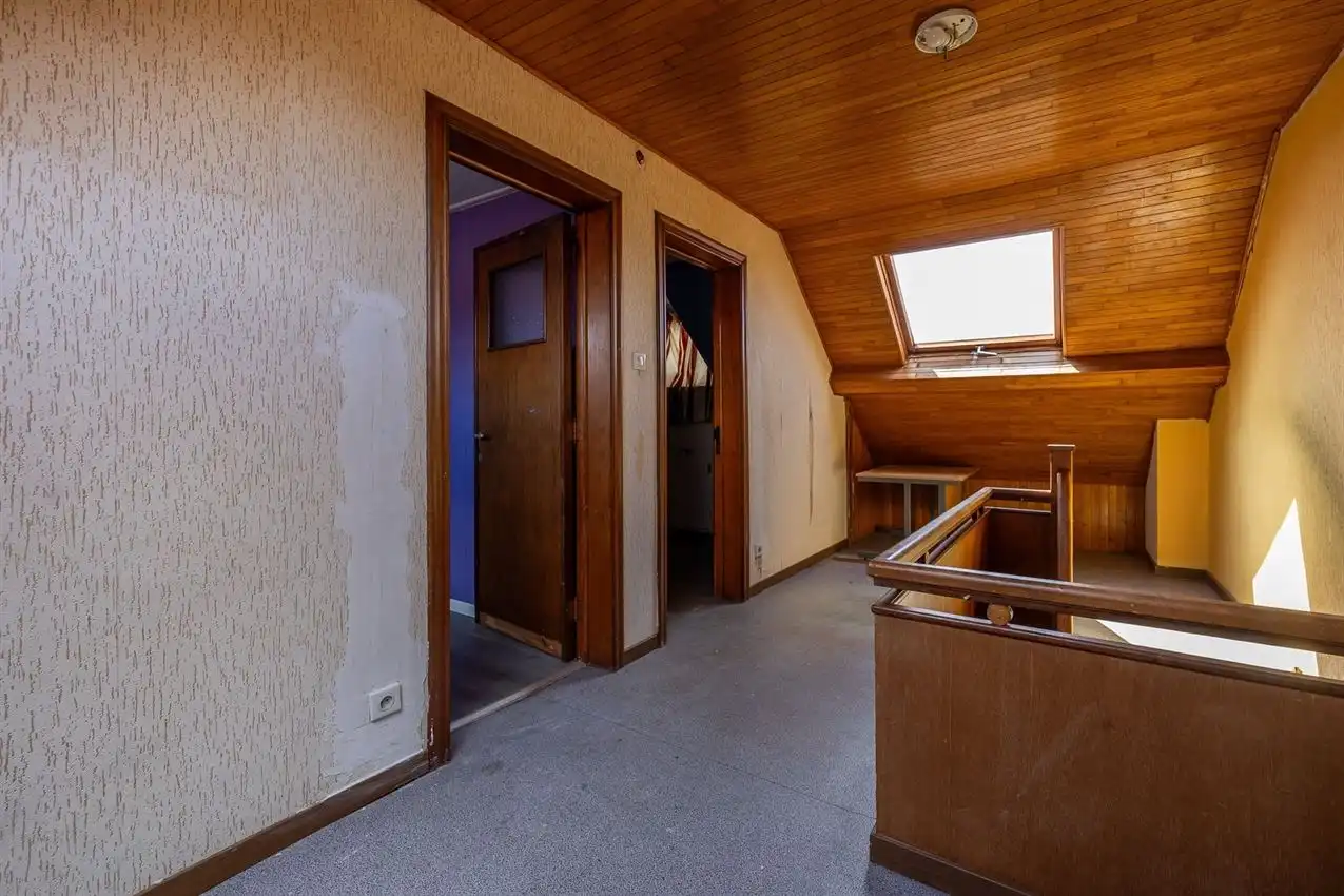 Ruime woning met zuidgerichte tuin en garage in rustige straat nabij centrum. EPC C en 5+ slaapkamers. foto 29