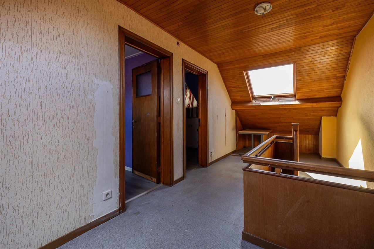 Ruime woning met zuidgerichte tuin en garage in rustige straat nabij centrum. EPC C en 5+ slaapkamers. foto 29