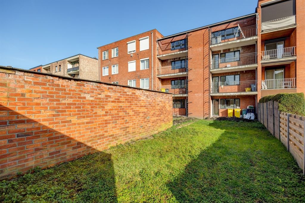 Kwalitatief gerenoveerd appartement met tuin foto 14